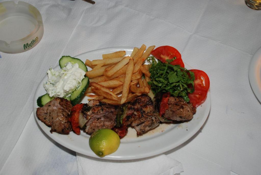 Socrates Apartmens & Restaurant มิลาโตส ภายนอก รูปภาพ