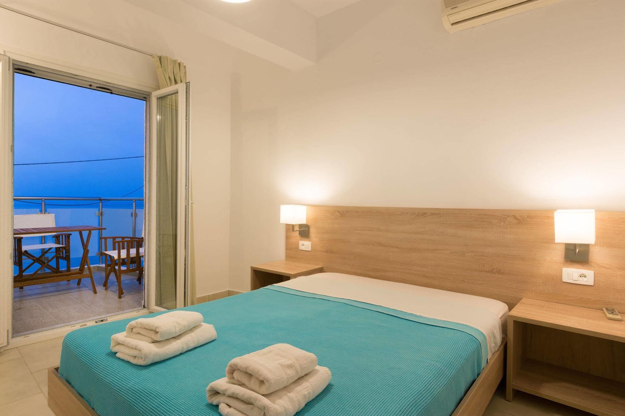 Socrates Apartmens & Restaurant มิลาโตส ภายนอก รูปภาพ