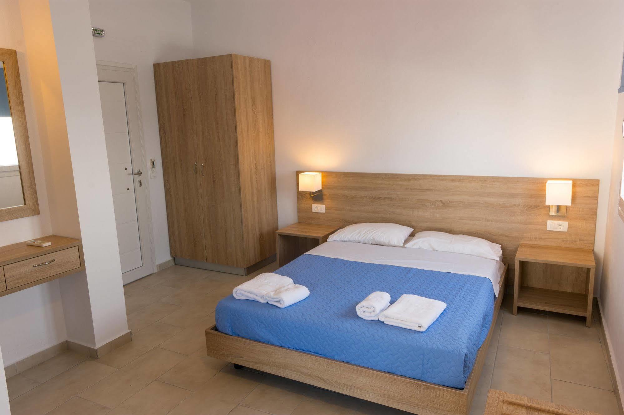 Socrates Apartmens & Restaurant มิลาโตส ภายนอก รูปภาพ